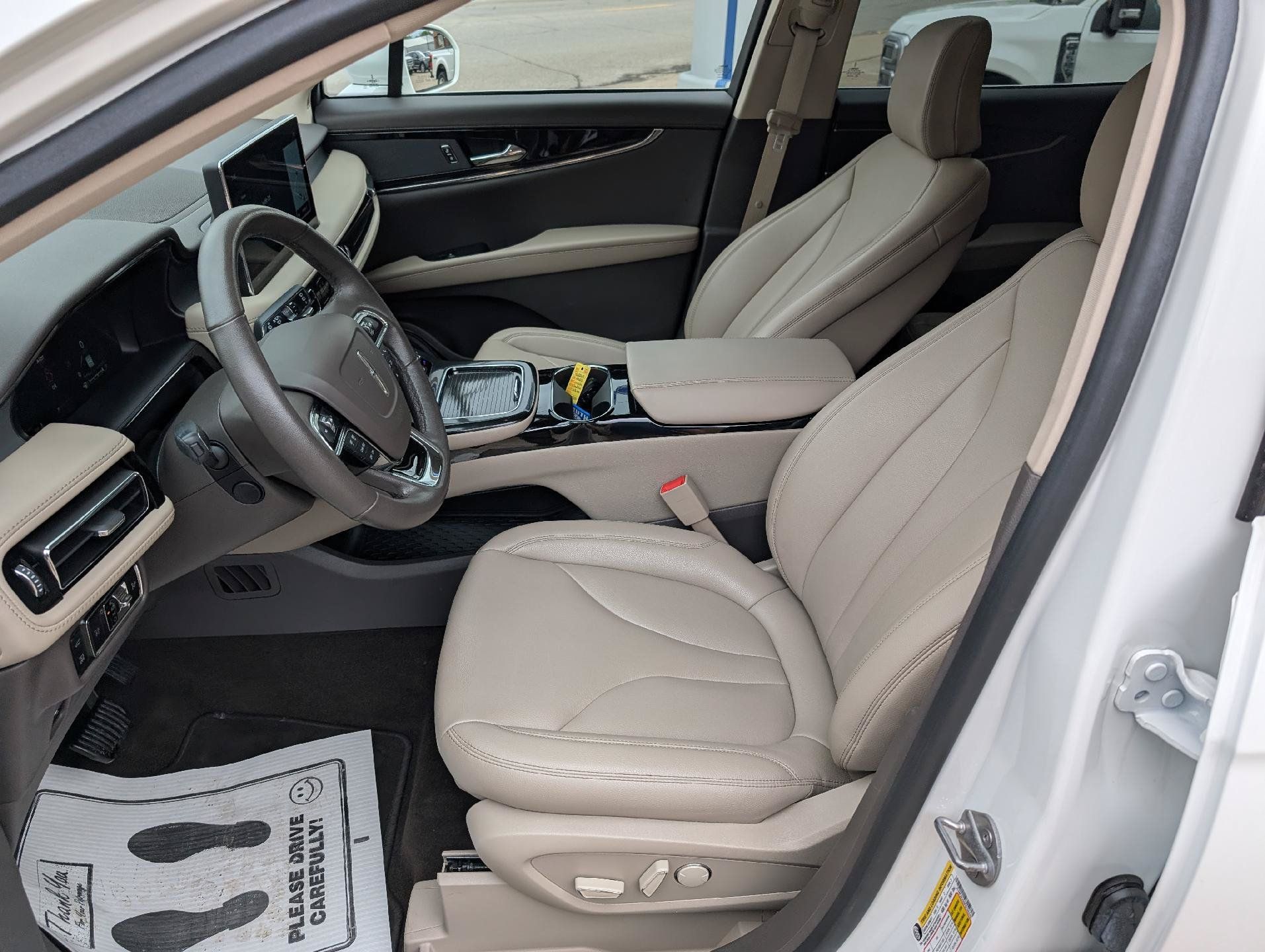 Used 2023 Lincoln Nautilus AWD w/ Premium Package image 10