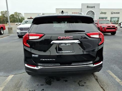 Used 2024 GMC Terrain SLT image 4