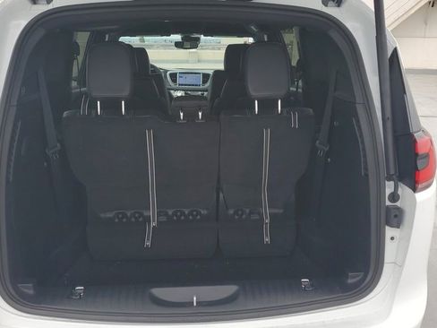 New 2026 Chrysler Pacifica Select image 9