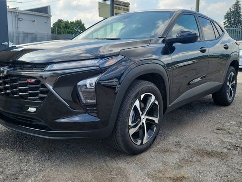 Used 2025 Chevrolet Trax RS w/ Driver Confidence Package FWD image 4