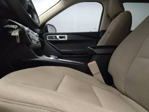 Used 2021 Ford Explorer 2WD image 17