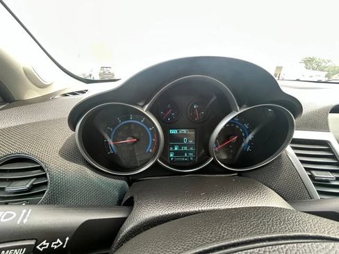 Used 2016 Chevrolet Cruze LT w/ Sun And Sound Package FWD image 10