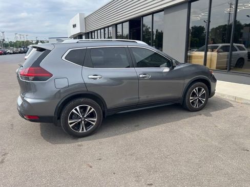 Used 2020 Nissan Rogue SV w/ Sun & Sound Touring Package AWD/4WD image 3