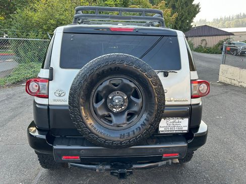 Used 2013 Toyota FJ Cruiser 4WD w/ Upgrade Pkg image 6