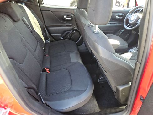 Used 2018 Jeep Renegade Altitude w/ Popular Equipment Group image 23