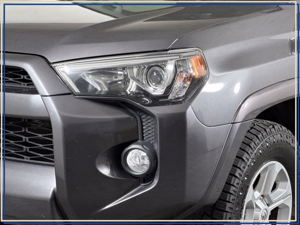 Used 2018 Toyota 4Runner SR5 Premium AWD/4WD image 2