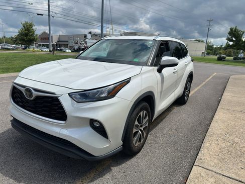 Used 2020 Toyota Highlander XLE FWD image 8
