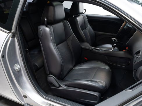 Used 2015 Dodge Challenger R/T Plus image 23