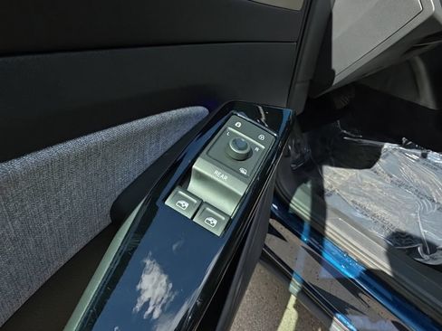 Certified 2023 Volkswagen ID.4 Pro AWD/4WD image 11