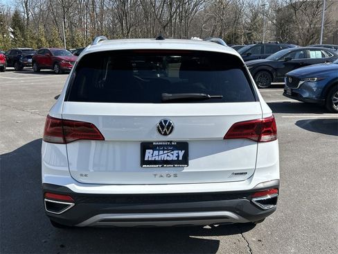 Used 2022 Volkswagen Taos SE w/ Panoramic Sunroof Package image 26