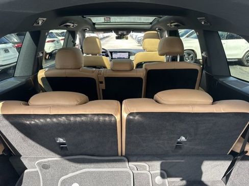 Used 2024 Mercedes-Benz GLS 580 4MATIC image 29