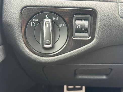 Used 2016 Volkswagen GTI S FWD image 26