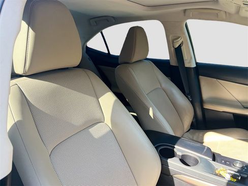 Used 2017 Lexus IS 200t image 27