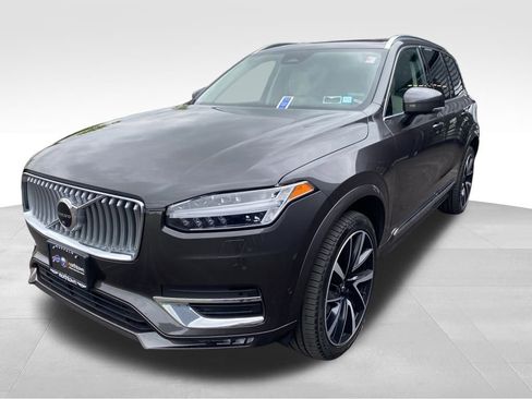 Used 2023 Volvo XC90 B6 Plus w/ Protection Package image 5