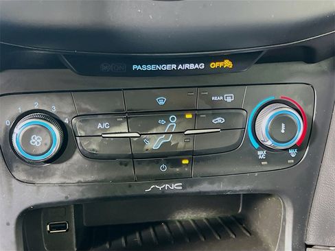 Used 2015 Ford Focus SE image 15