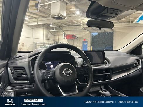 Used 2024 Nissan Rogue SV AWD/4WD image 15