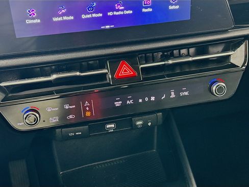 Used 2024 Kia Niro Wind w/ Wind Preserve Package image 18