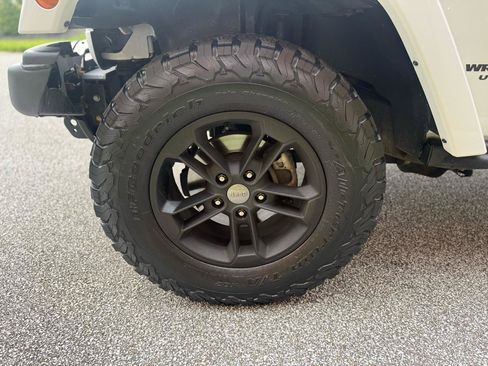 Used 2017 Jeep Wrangler Unlimited Sahara AWD/4WD image 45