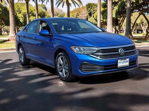 Used 2024 Volkswagen Jetta SE FWD image 4