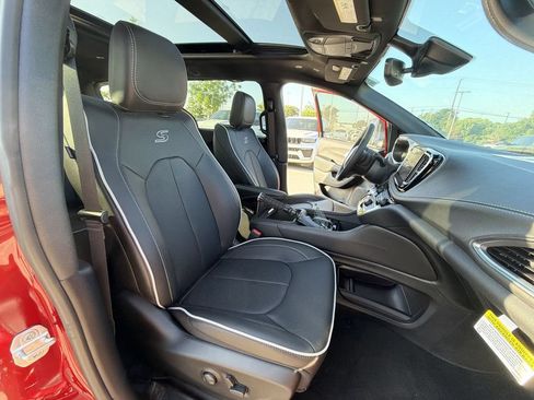 New 2026 Chrysler Pacifica Limited w/ S Appearance Package FWD image 28