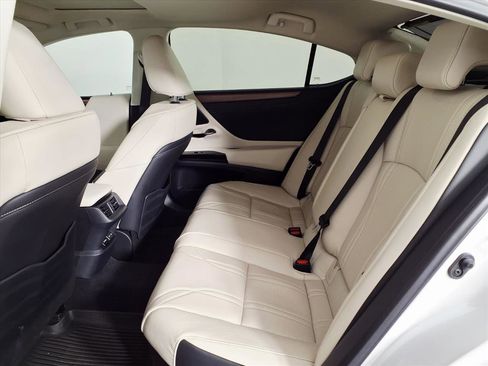 Used 2025 Lexus ES 300h w/ Luxury Package image 13