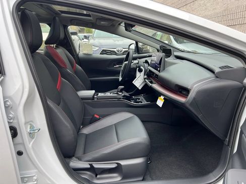 New 2026 Toyota Prius Plug-In Hybrid FWD image 17