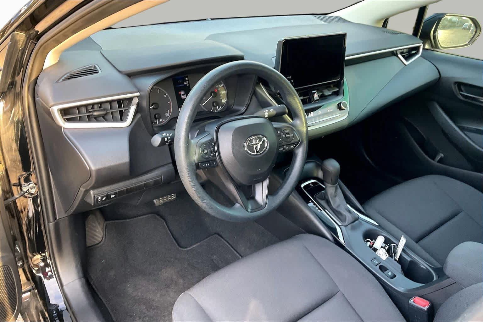 Used 2023 Toyota Corolla LE FWD image 17