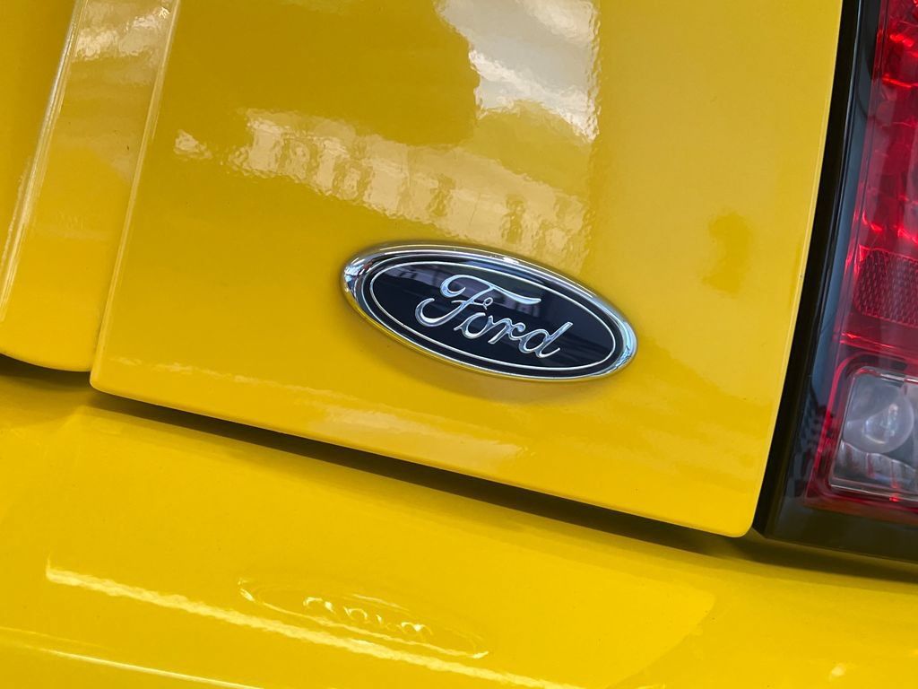 Used 2004 Ford Mustang Convertible RWD image 14
