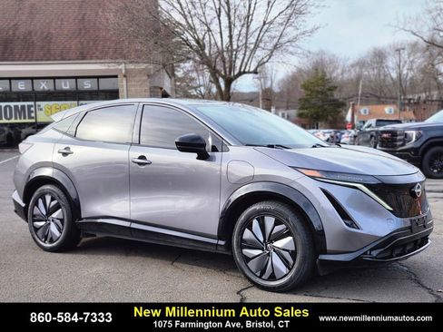 Used 2024 Nissan Ariya AWD image 7