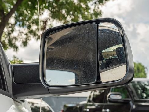 Used 2018 RAM 3500 Tradesman w/ Chrome Appearance Group AWD/4WD image 16