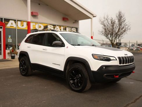 Used 2019 Jeep Cherokee Trailhawk image 3