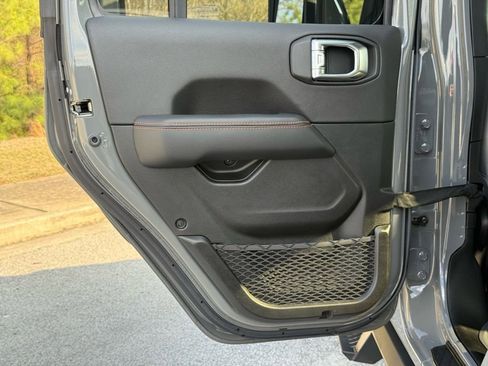 Used 2023 Jeep Gladiator Mojave w/ Cold Weather Group image 27