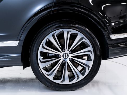 New 2025 Bentley Bentayga Extended Wheelbase image 45