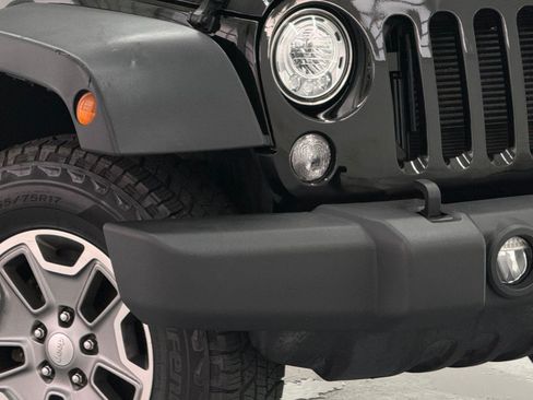 Used 2018 Jeep Wrangler Unlimited Rubicon w/ Connectivity Group AWD/4WD image 10