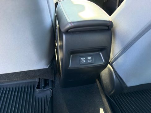 Used 2025 Toyota Corolla SE w/ Convenience Package FWD image 16