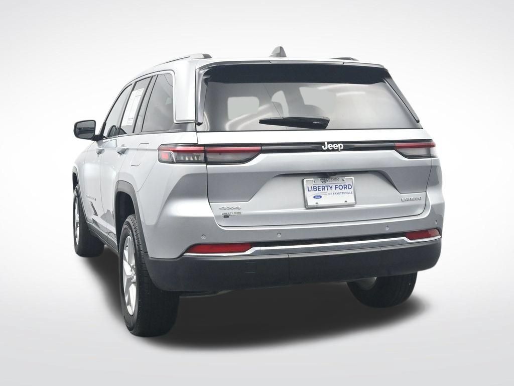 Used 2025 Jeep Grand Cherokee Laredo X AWD/4WD image 9