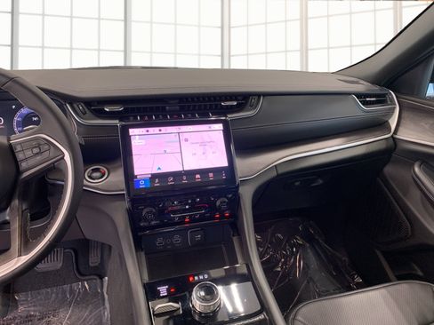 New 2025 Jeep Grand Cherokee Limited w/ Luxury Tech Group II image 13