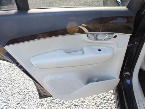 Used 2016 Volvo XC90 T6 Momentum w/ Momentum Plus Package image 24