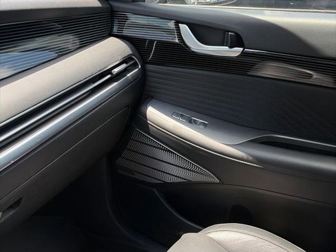 Certified 2024 Hyundai Palisade Calligraphy FWD image 9