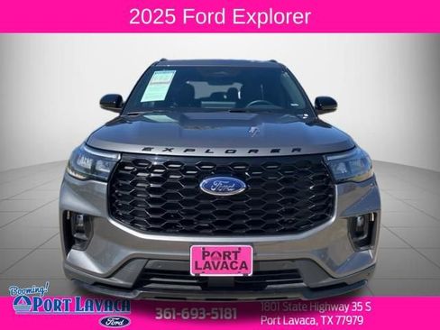 Used 2025 Ford Explorer ST-Line w/ ST-Line Street Pack AWD/4WD image 2