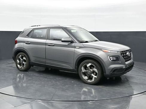 Used 2020 Hyundai Venue SEL w/ Convenience + Premium Package FWD image 3
