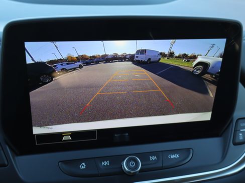Used 2025 Chevrolet Blazer LT FWD image 19