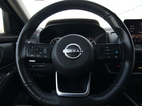 Used 2023 Nissan Rogue SV w/ SV Premium B Package image 19