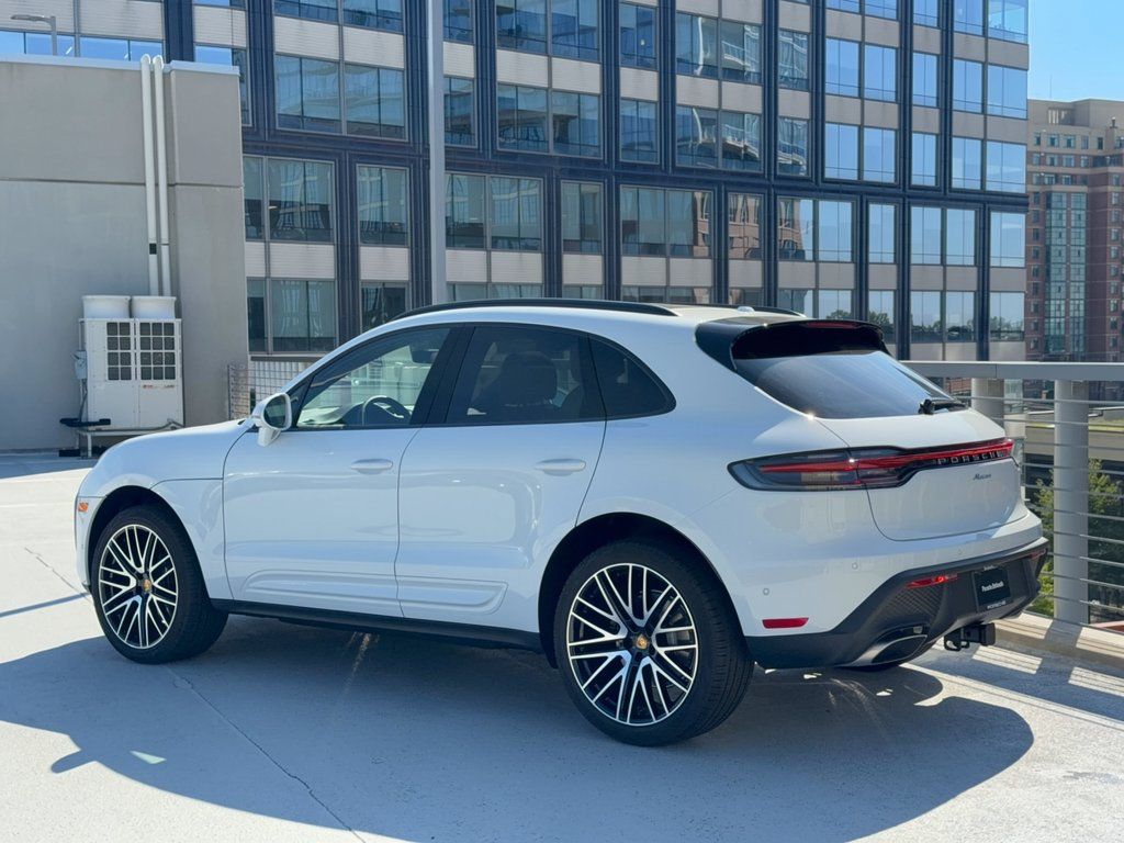 Used 2026 Porsche Macan AWD/4WD image 3