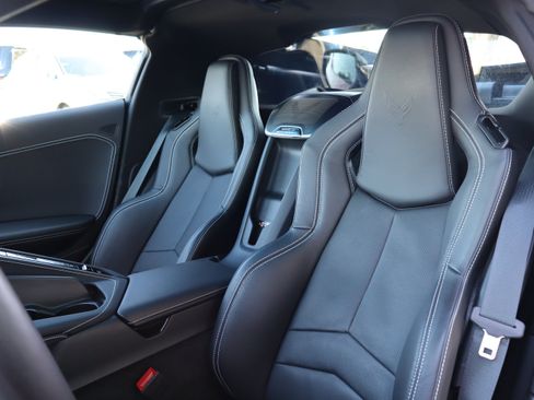 Used 2022 Chevrolet Corvette Stingray Preferred Cpe w/ Z51 Performance Package RWD image 16