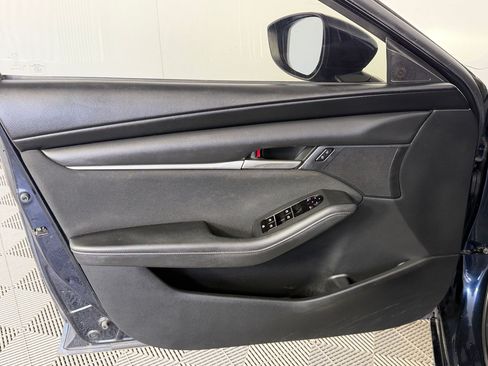 Used 2020 MAZDA MAZDA3 Sedan FWD image 12