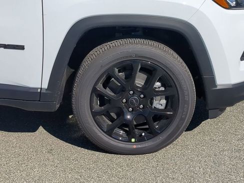 New 2026 Jeep Compass Latitude image 11