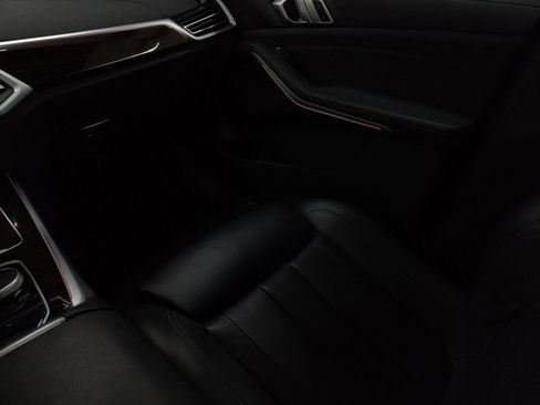 Used 2021 BMW X5 xDrive40i w/ M Sport Package image 26