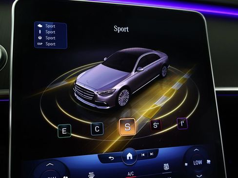 Used 2022 Mercedes-Benz S 500 4MATIC w/ AMG Line Package image 55