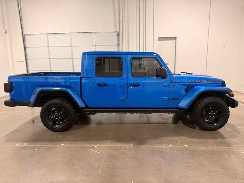 Used 2025 Jeep Gladiator Sport AWD/4WD image 4